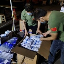 為人民分發防疫物資